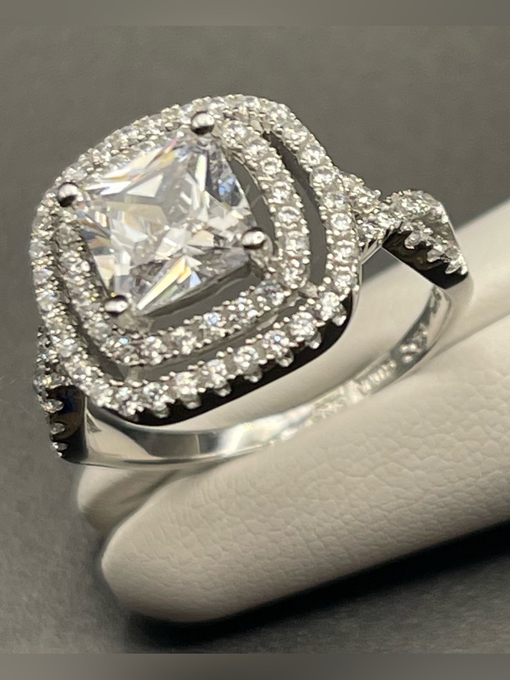 NIB Genevieve SS double halo cushion-cut ring set size 8